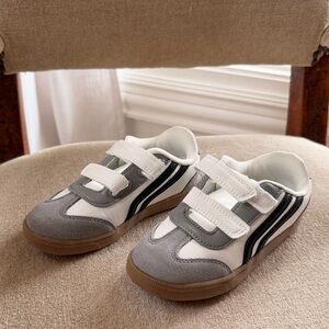 Cat & Jack 12t white, gray, and black retro Dakota sneakers